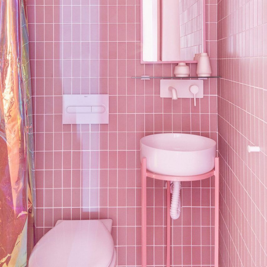 Thirty-domestic-bathrooms-by-architects-including-concrete-travertine-and-pink-tiled-designs
