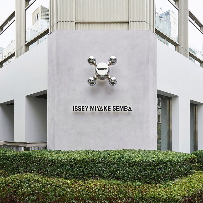 Issey-Miyake-store-in-Osaka-is-splashed-with-water-themed-details